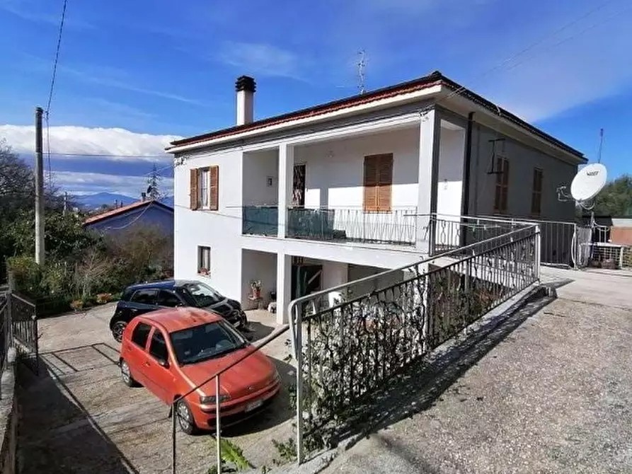 Immagine 1 di Villa in vendita  in Strada Mucci 13 a Chieti