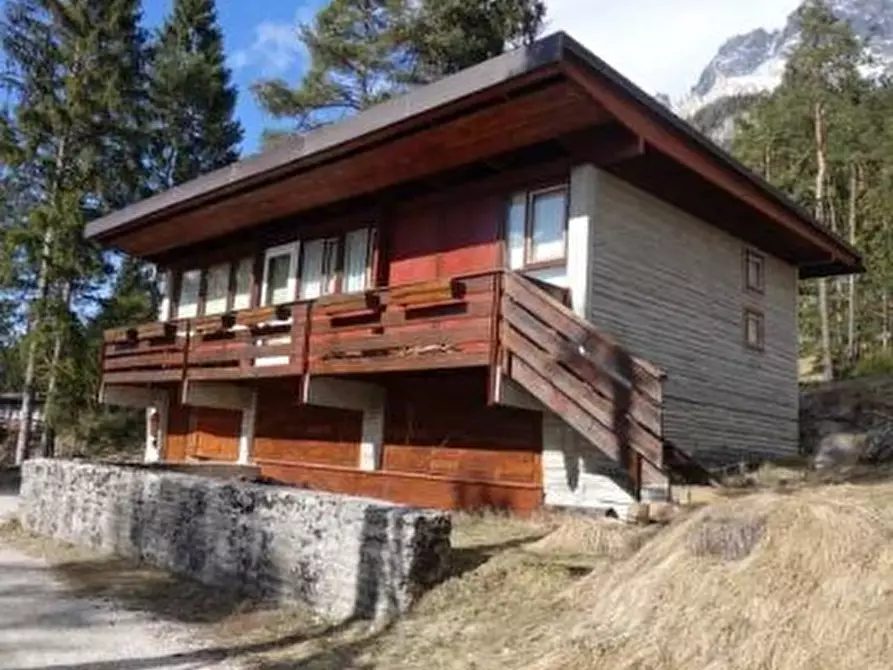 Immagine 1 di Villa in vendita  in Via Metanopoli 316 a Borca Di Cadore