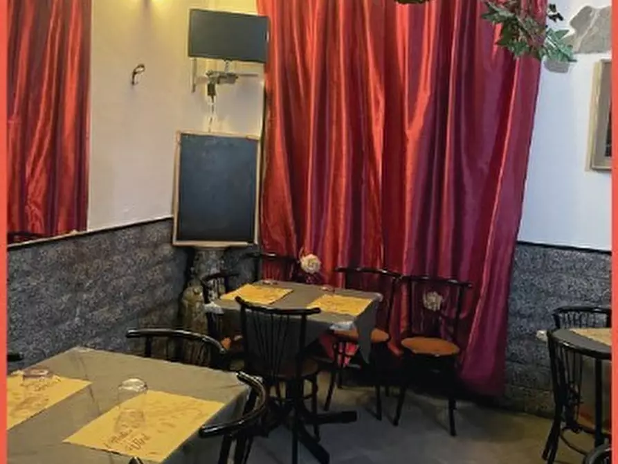 Immagine 3 di Locale commerciale in vendita  in Vico Dietro il Coro della Maddalena 3 a Genova