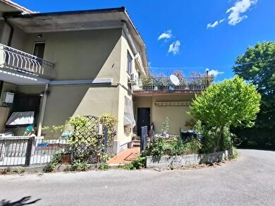 Immagine 2 di Pentalocale in vendita  in Via Montelungo 2 a Genova