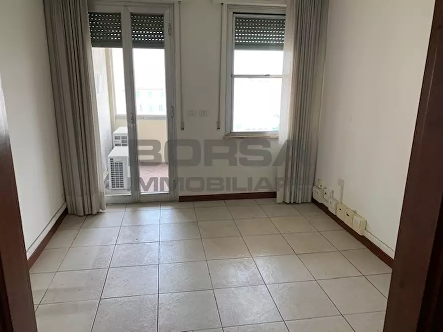 Immagine 3 di Ufficio in vendita  in Piazza Attias a Livorno