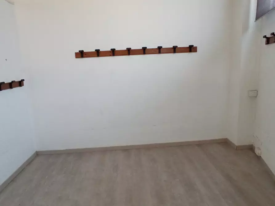 Immagine 16 di Showroom in vendita  a Ragusa