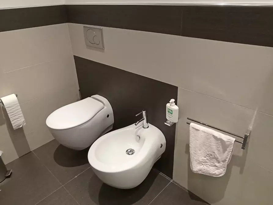 Immagine 17 di Pentalocale in vendita  a Ragusa