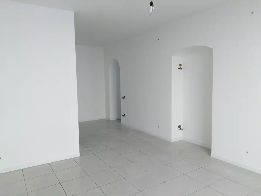 Immagine 7 di Locale commerciale in affitto  a Ragusa