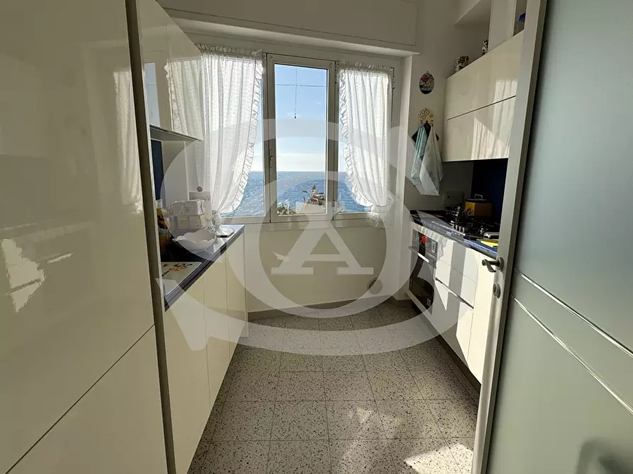 Immagine 11 di Trilocale in vendita  a Ospedaletti