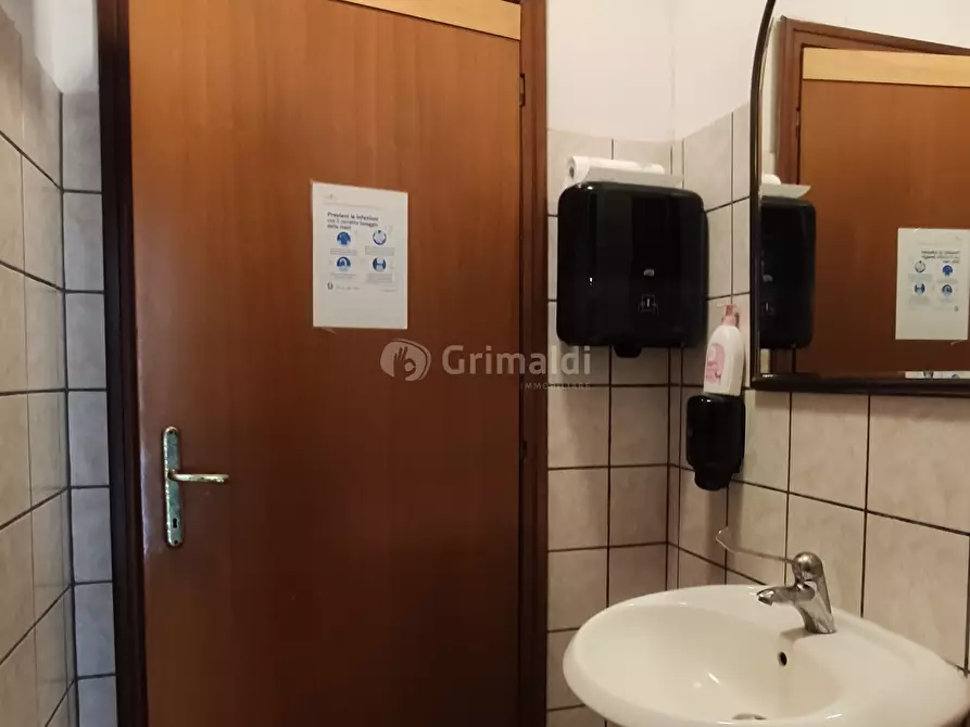 Immagine 26 di Locale commerciale in affitto  in Viale Mencacci 34 a Anzio