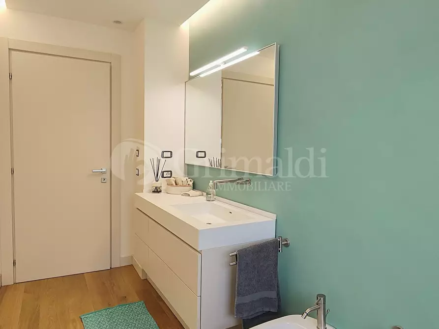 Immagine 21 di Villa in vendita  a Anzio