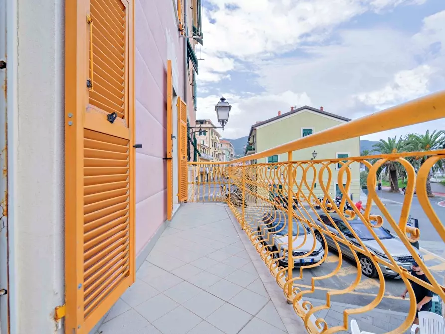 Immagine 12 di Trilocale in vendita  a Sestri Levante