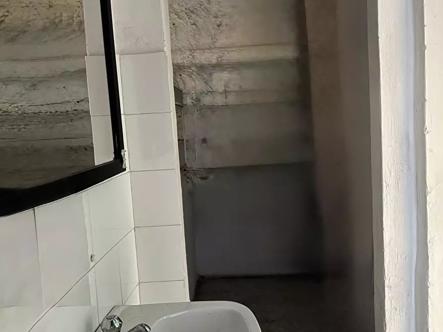 Immagine 8 di Locale commerciale in affitto  in Corso Amedeo 208 a Livorno