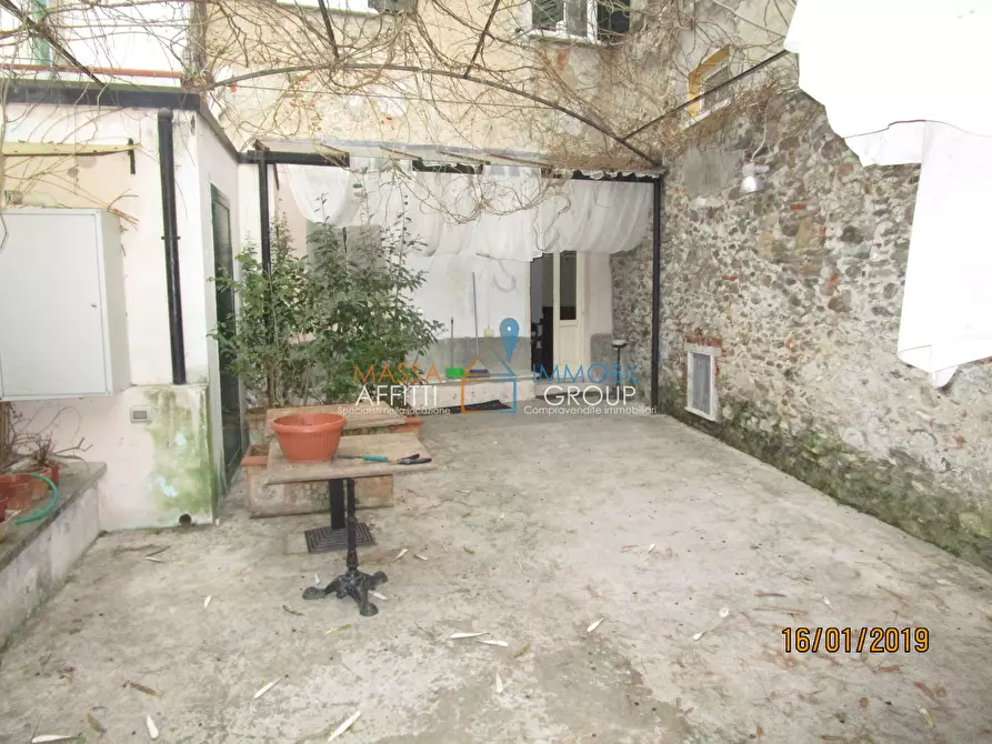 Immagine 8 di Locale commerciale in affitto  in Piazza Duomo 3 a Massa