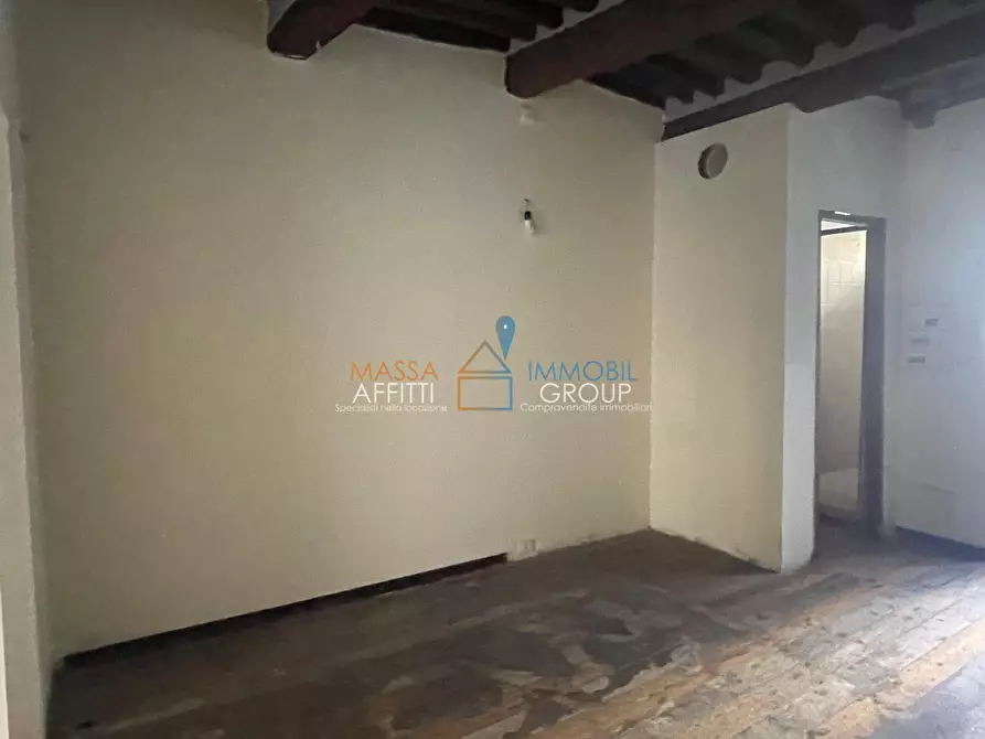 Immagine 8 di Locale commerciale in vendita  in Piazza Aranci 22 a Massa