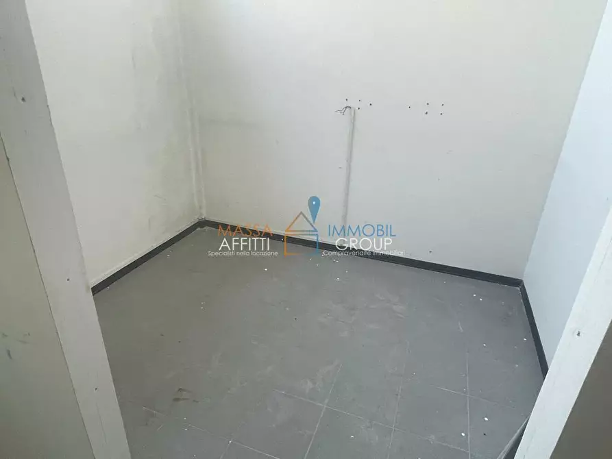 Immagine 12 di Ufficio in vendita  in Via Aurelia Ovest 177 a Massa