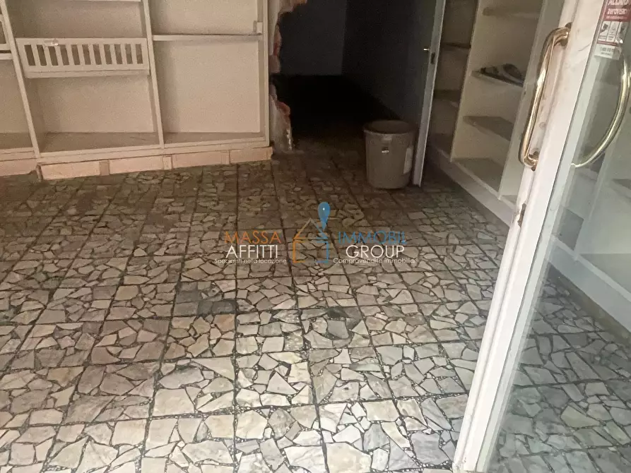 Immagine 4 di Locale commerciale in vendita  in Piazza Giordano Bruno 18 a Pietrasanta