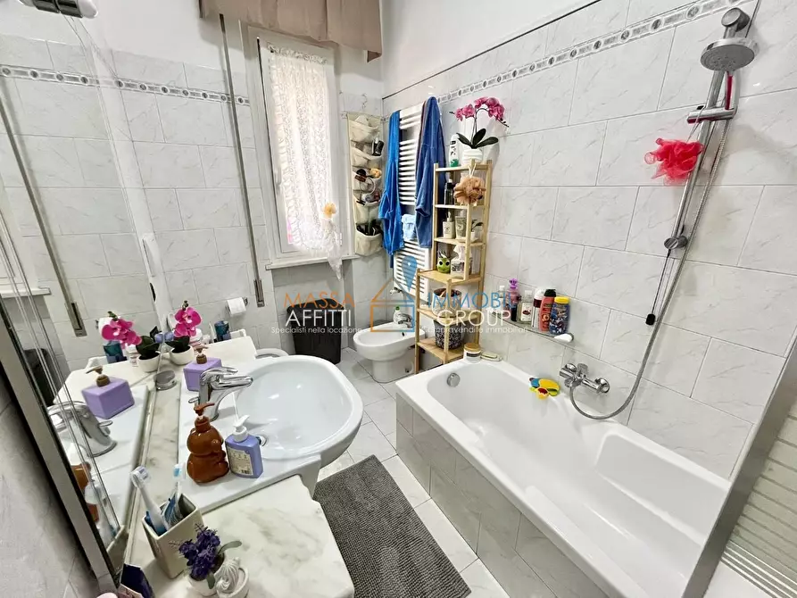Immagine 17 di Pentalocale in vendita  in Viale Roma 191 a Massa