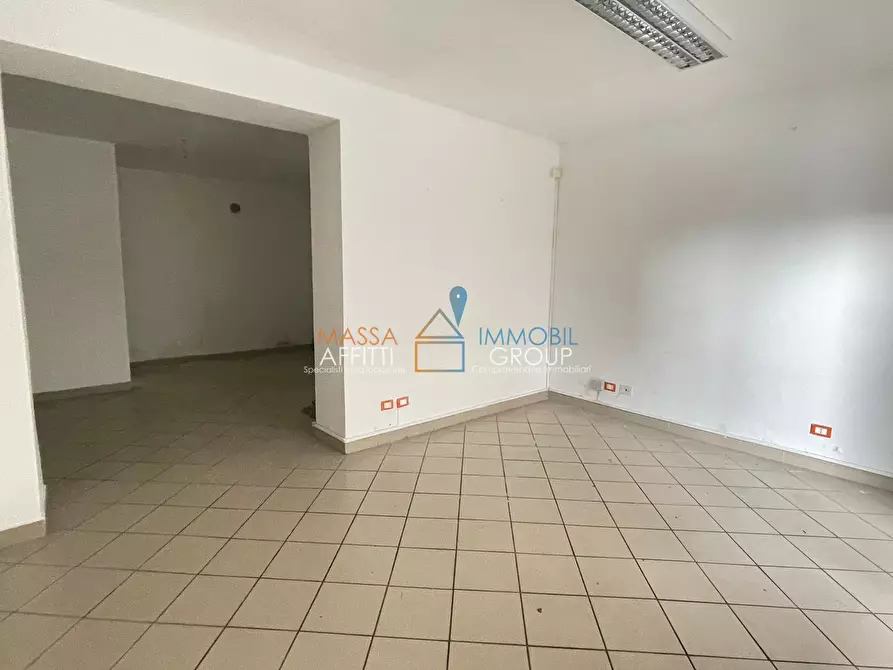 Immagine 3 di Locale commerciale in affitto  in Via Benedetto Croce 24 a Massa