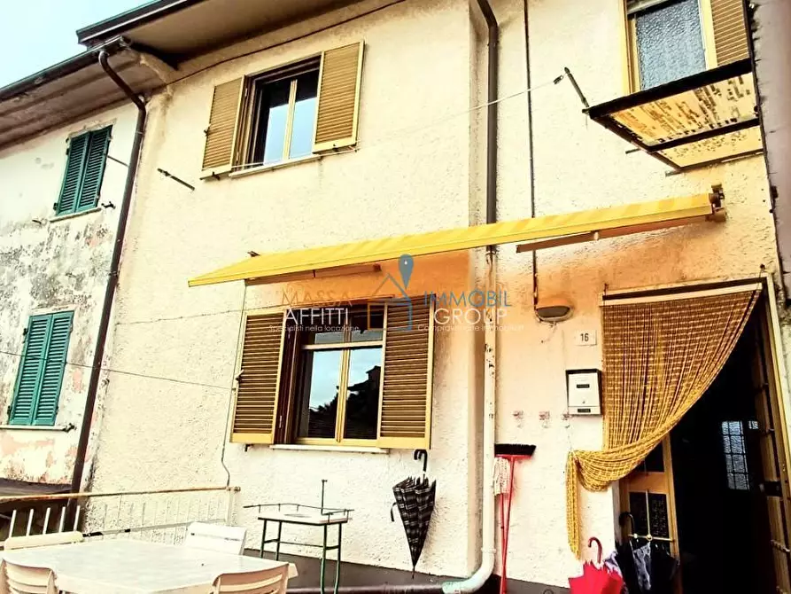 Immagine 4 di Terratetto in vendita  in Frazione Pariana 110 a Massa