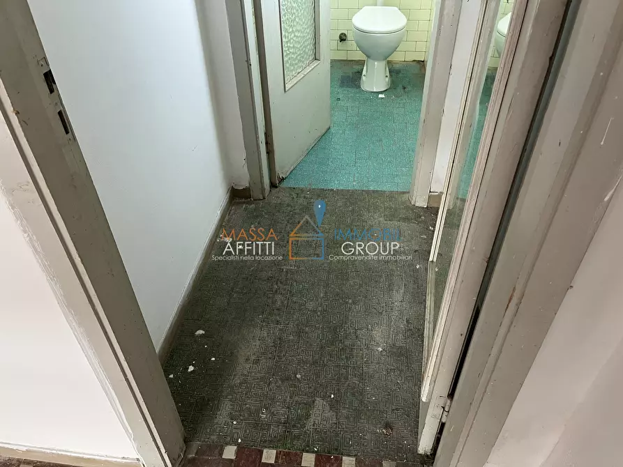 Immagine 8 di Locale commerciale in affitto  in Via G. B. Giorgini 3 a Massa