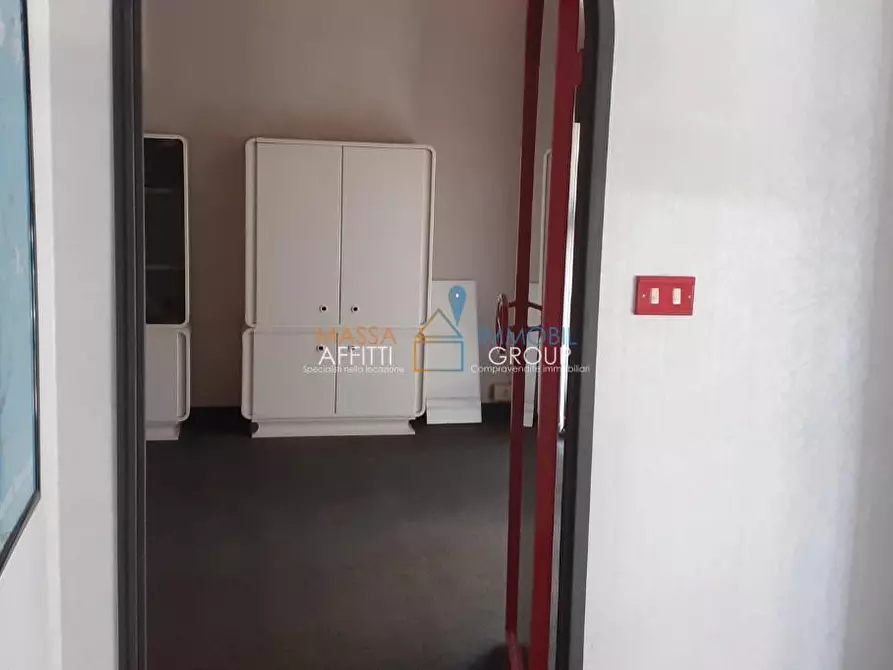 Immagine 4 di Locale commerciale in vendita  in Via Giuseppe Pietri 14 a Massa