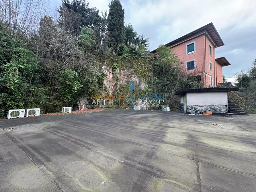 Immagine 23 di Villa in vendita  in Via Porta Quaranta 5 a Massa