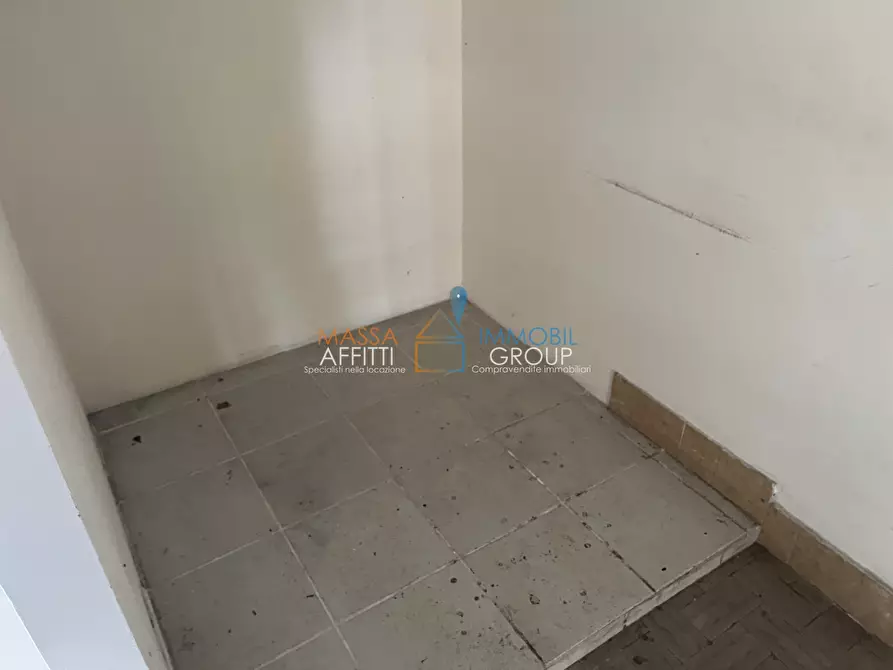 Immagine 6 di Locale commerciale in vendita  in Via Amatore Sciesa 5 a Massa