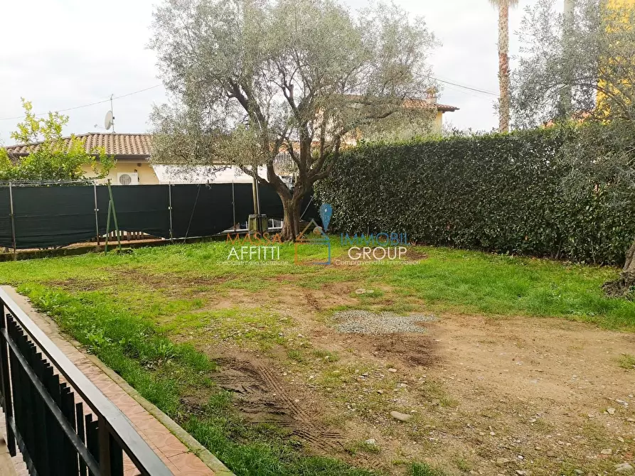 Immagine 26 di Quadrilocale in vendita  in Via Marina Vecchia 388 a Massa