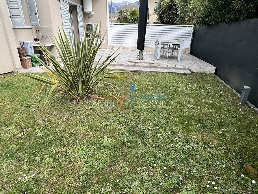 Immagine 10 di Quadrilocale in vendita  in Via Cateratte 81 a Montignoso