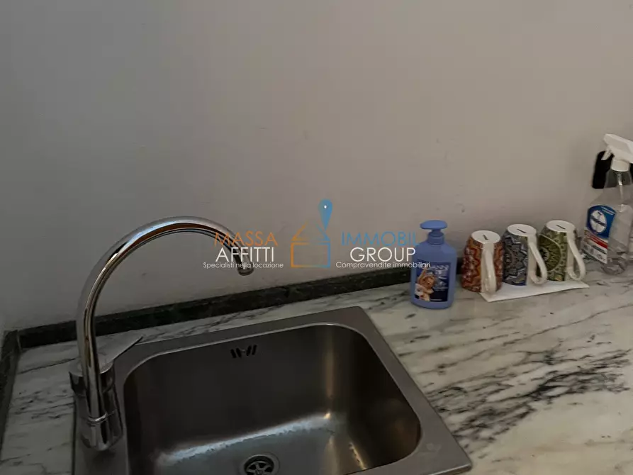 Immagine 5 di Locale commerciale in vendita  in Via Madonna del Golfo 14 a Massa