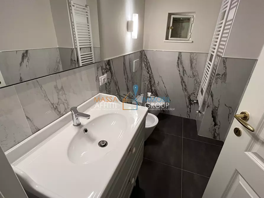 Immagine 17 di Pentalocale in affitto  in Via Godola 28/A a Massa