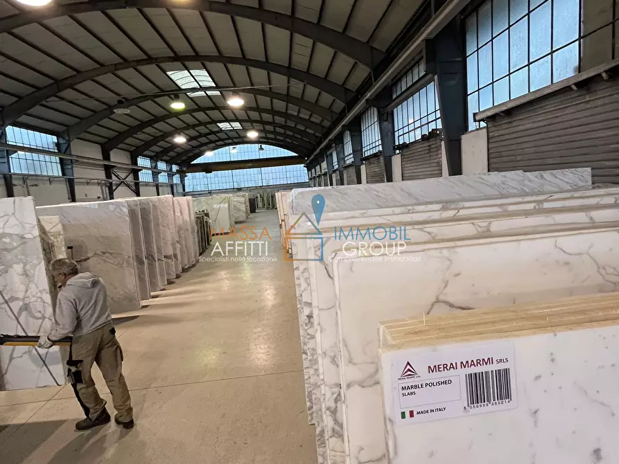 Immagine 10 di Locale commerciale in vendita  in Via Madonna del Golfo 14 a Massa