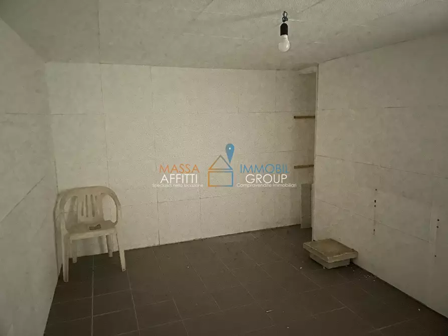 Immagine 10 di Locale commerciale in affitto  in Piazza Giovanni Pellerano 5 a Massa