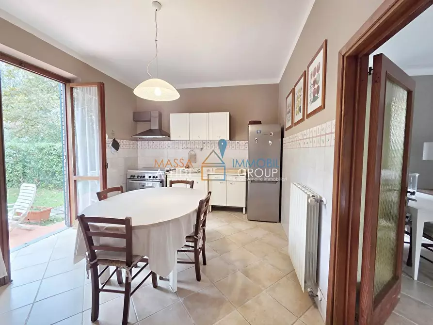 Immagine 13 di Villa in vendita  in Via dei Fortini 75 a Massa