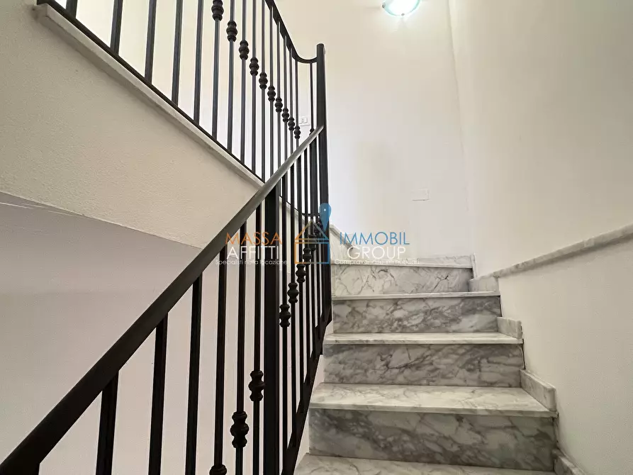 Immagine 15 di Trilocale in vendita  in Viale Giacomo Puccini 4 a Massa