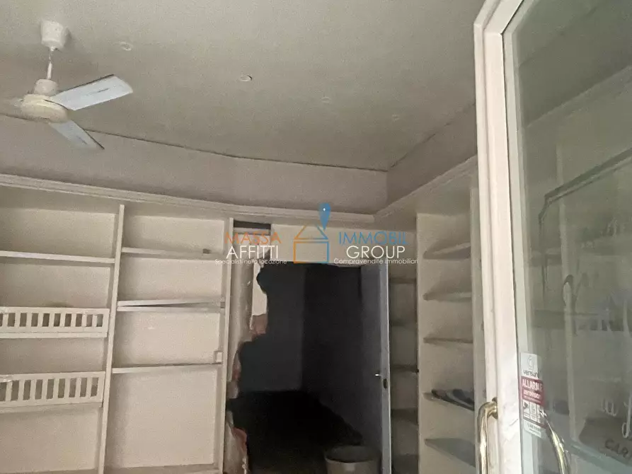 Immagine 2 di Locale commerciale in vendita  in Piazza Giordano Bruno 18 a Pietrasanta