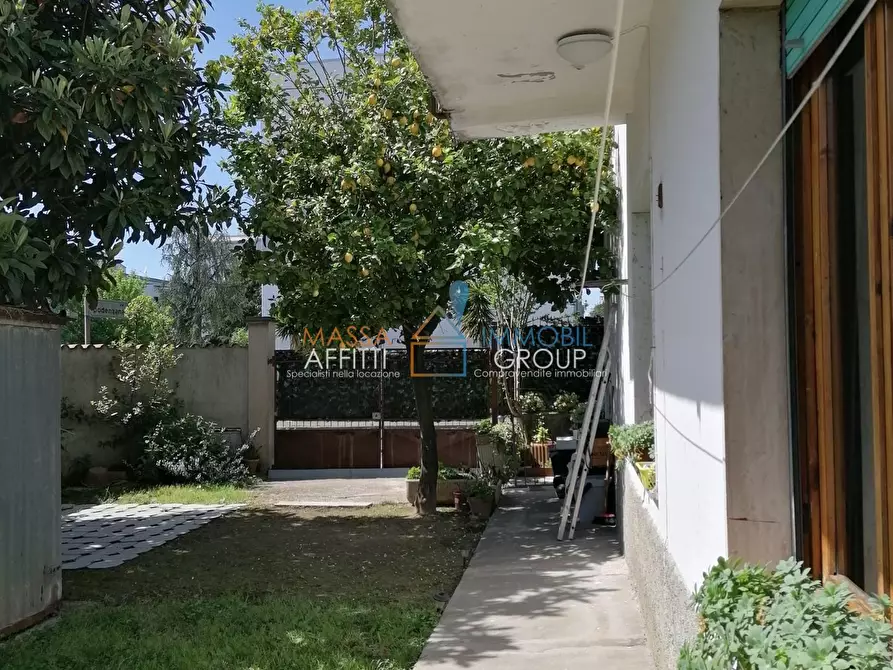 Immagine 5 di Porzione di casa in vendita  in Viale Monzoni 2TER a Carrara