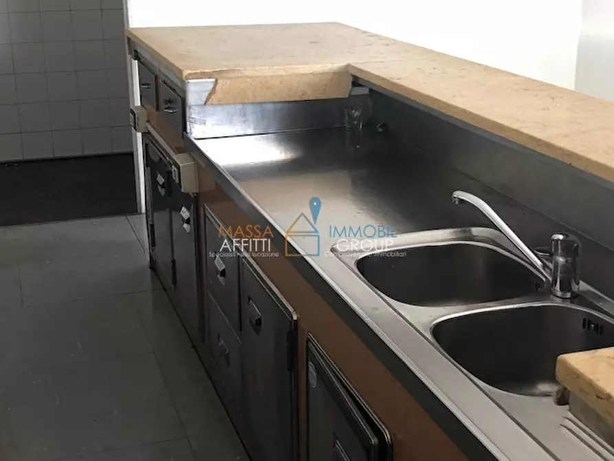 Immagine 5 di Locale commerciale in affitto  in Via Cervara 131 a Massa