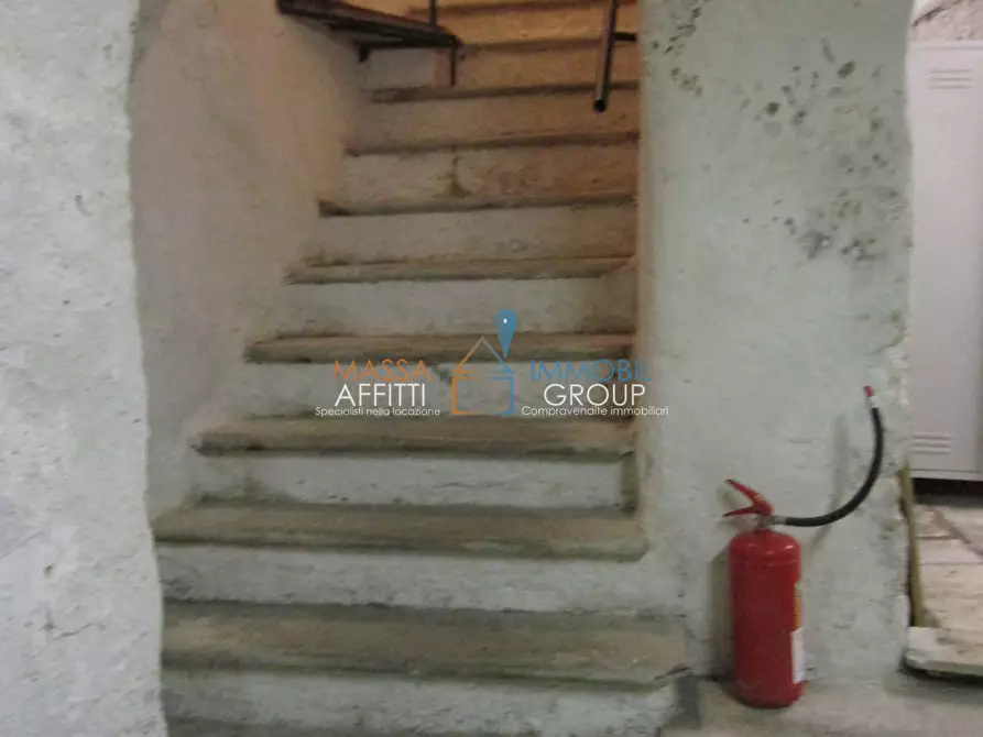 Immagine 10 di Locale commerciale in affitto  in Piazza Duomo 3 a Massa