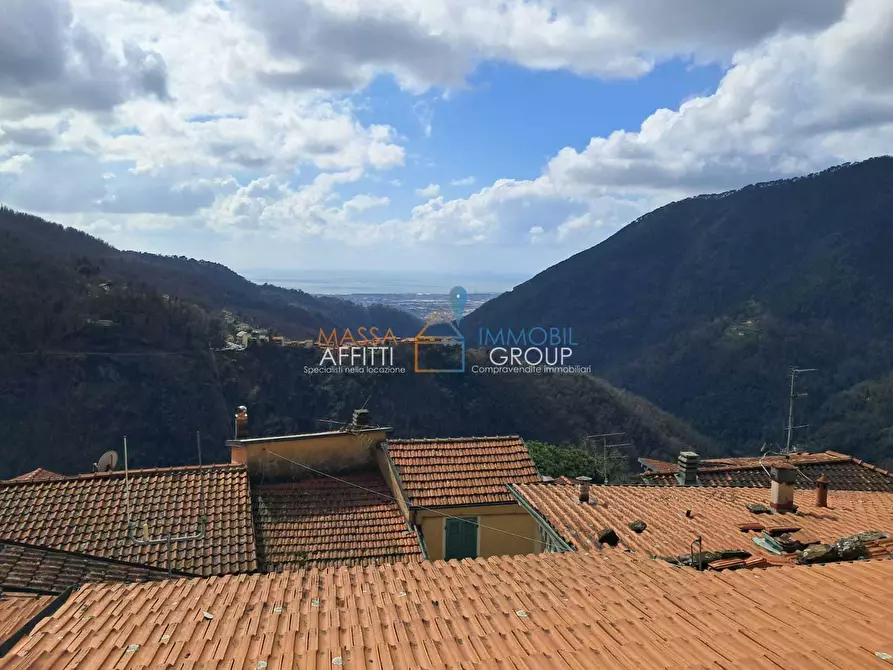 Immagine 1 di Porzione di casa in vendita  in Via dei Colli 141 a Massa