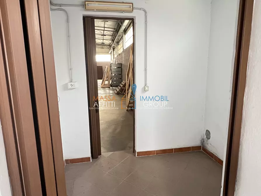 Immagine 11 di Capannone industriale in affitto  in Via Provinciale Avenza-Massa 194 a Carrara