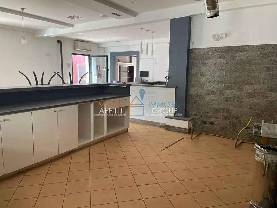 Immagine 22 di Locale commerciale in vendita  in Via Democrazia 64 a Massa