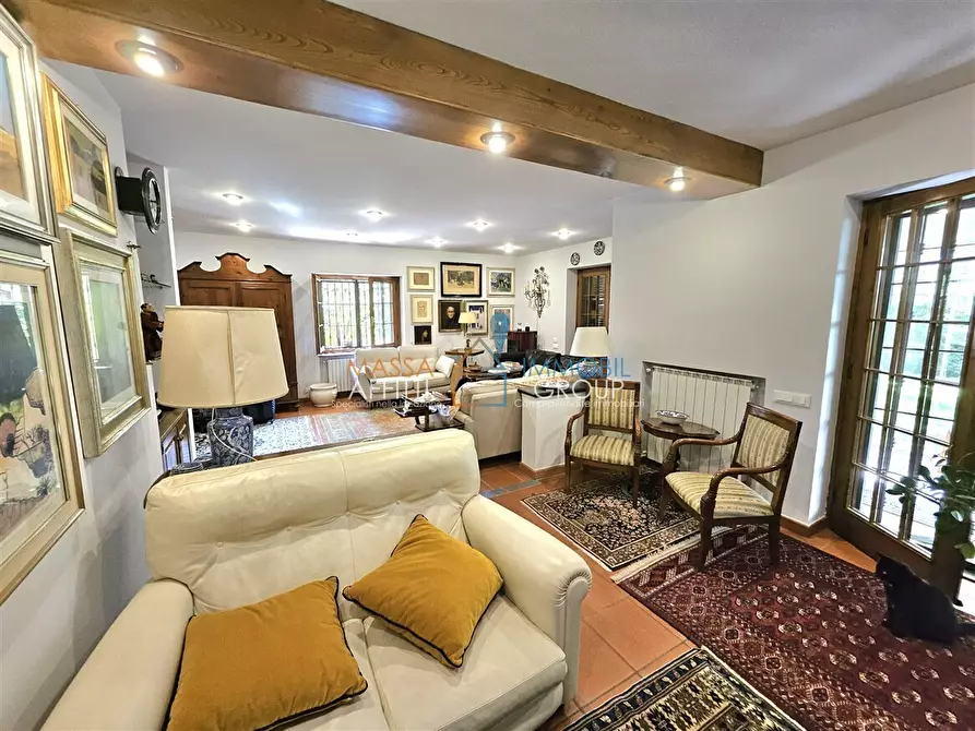 Immagine 6 di Villa in vendita  in Viale Stazione 104 a Massa