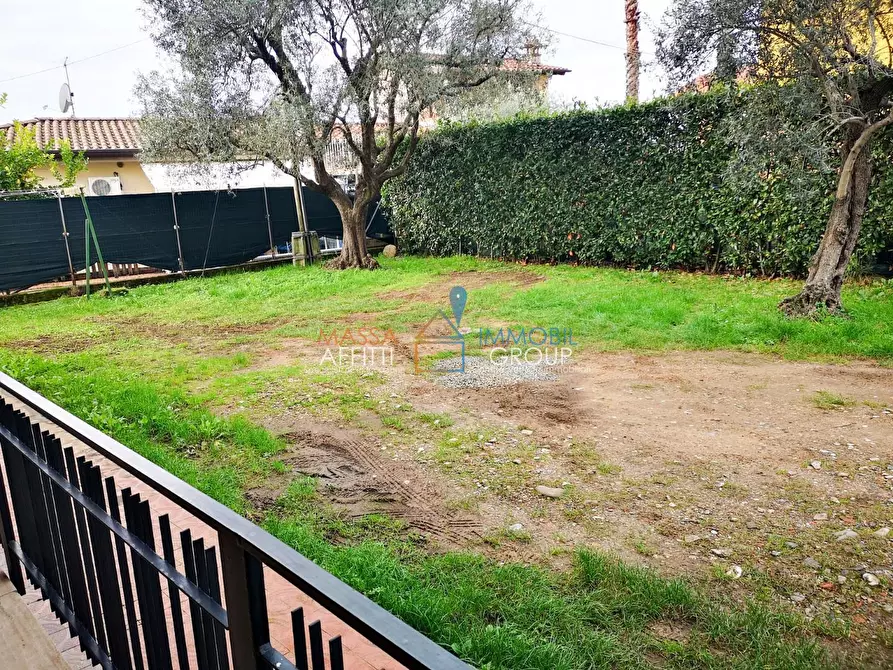 Immagine 25 di Quadrilocale in vendita  in Via Marina Vecchia 388 a Massa