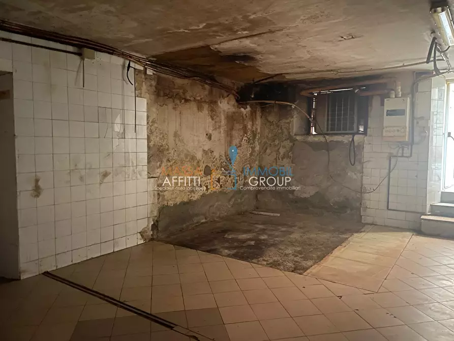 Immagine 11 di Locale commerciale in vendita  in Piazza Giordano Bruno 18 a Pietrasanta