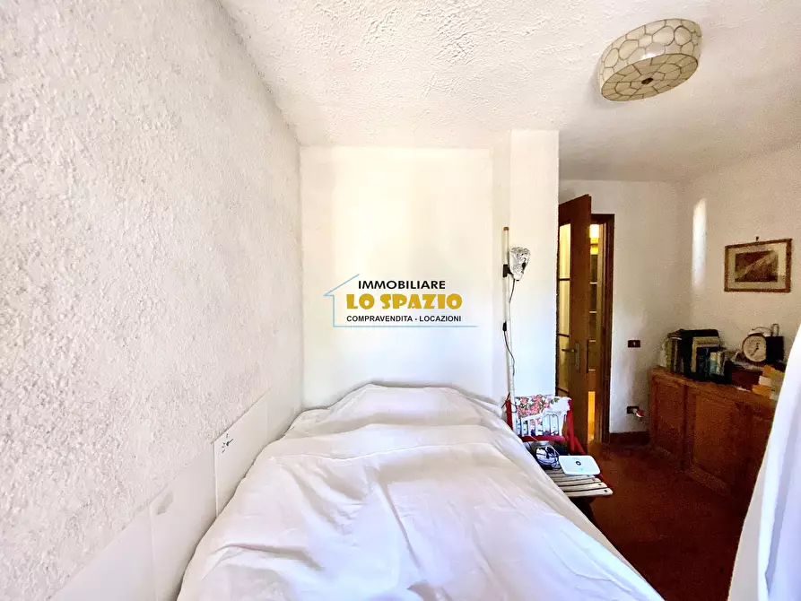 Immagine 25 di Trilocale in vendita  in Viale Olanda 12 a Andora