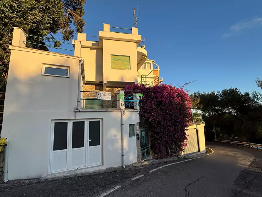 Immagine 3 di Villa in vendita  in via Trinacria 3 a Andora