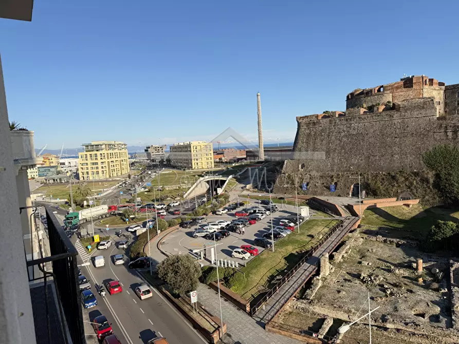 Immagine 31 di Quadrilocale in affitto  a Savona