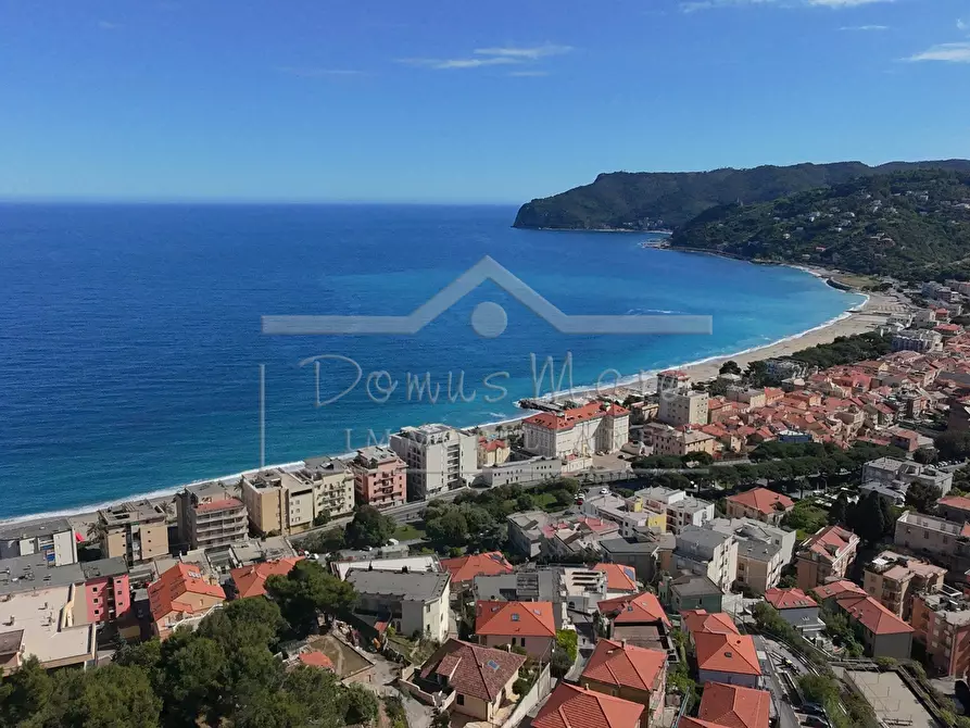 Immagine 1 di Villa in vendita  in Via Laiolo 50 a Spotorno