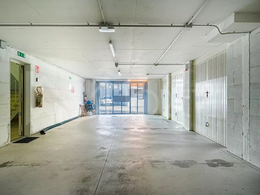 Immagine 56 di Trilocale in vendita  in Via Lazzara Giovanni a Livorno