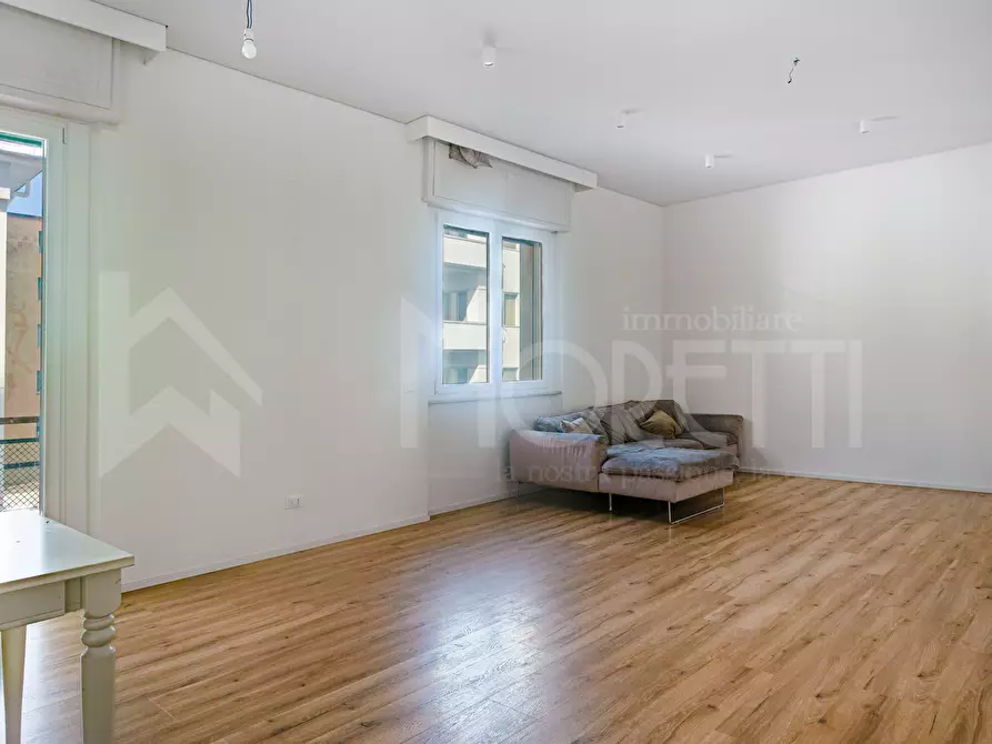 Immagine 12 di Pentalocale in vendita  in Via Costanzo Ebat a Livorno