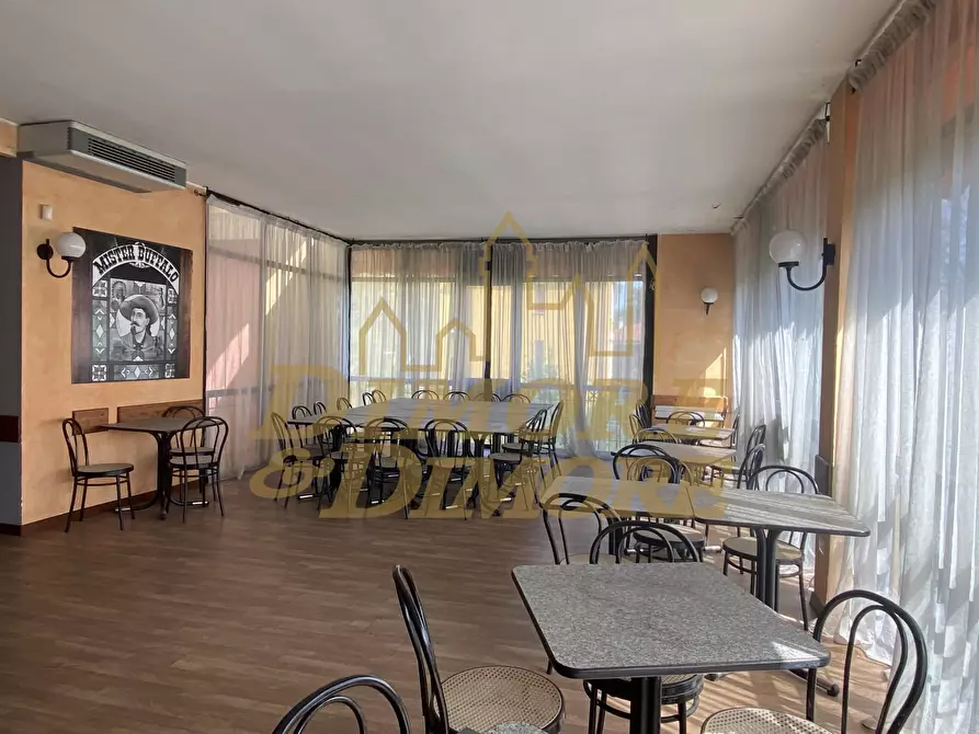 Immagine 24 di Showroom in vendita  a Castelletto Sopra Ticino