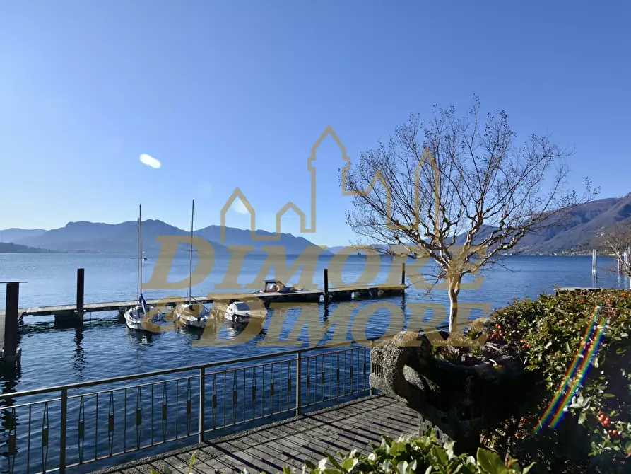 Immagine 2 di Villa in vendita  in Viale Garibaldi 68 a Maccagno Con Pino E Veddasca